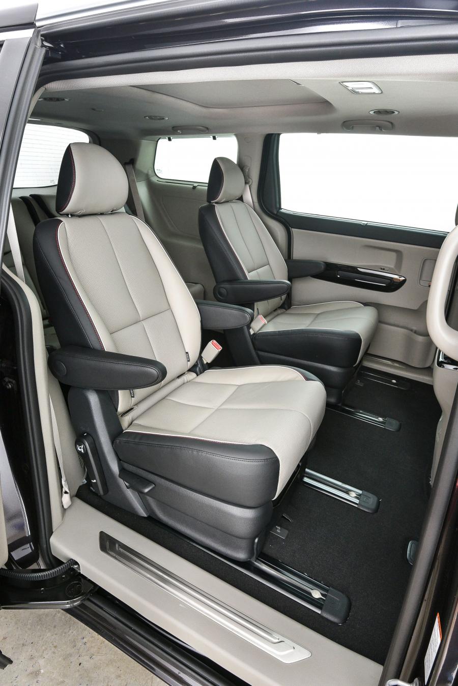 Интерьер Kia Grand Sedona (YP) 2018 года  (ZA) (фото 33 из 40)